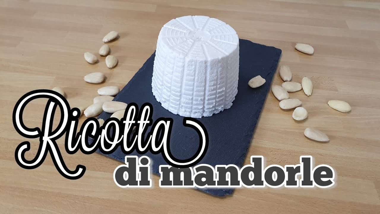 Ricotta di mandorle fatta in casa. Ricetta vegana facile e veloce. Formaggio per dolci e salati