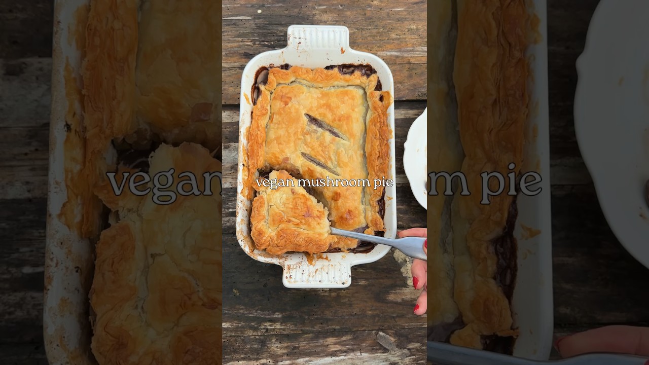 Easy Vegan Mushroom Pie 🥧 🍄 #shorts #veganpie #mushrooms #30daysofvegan