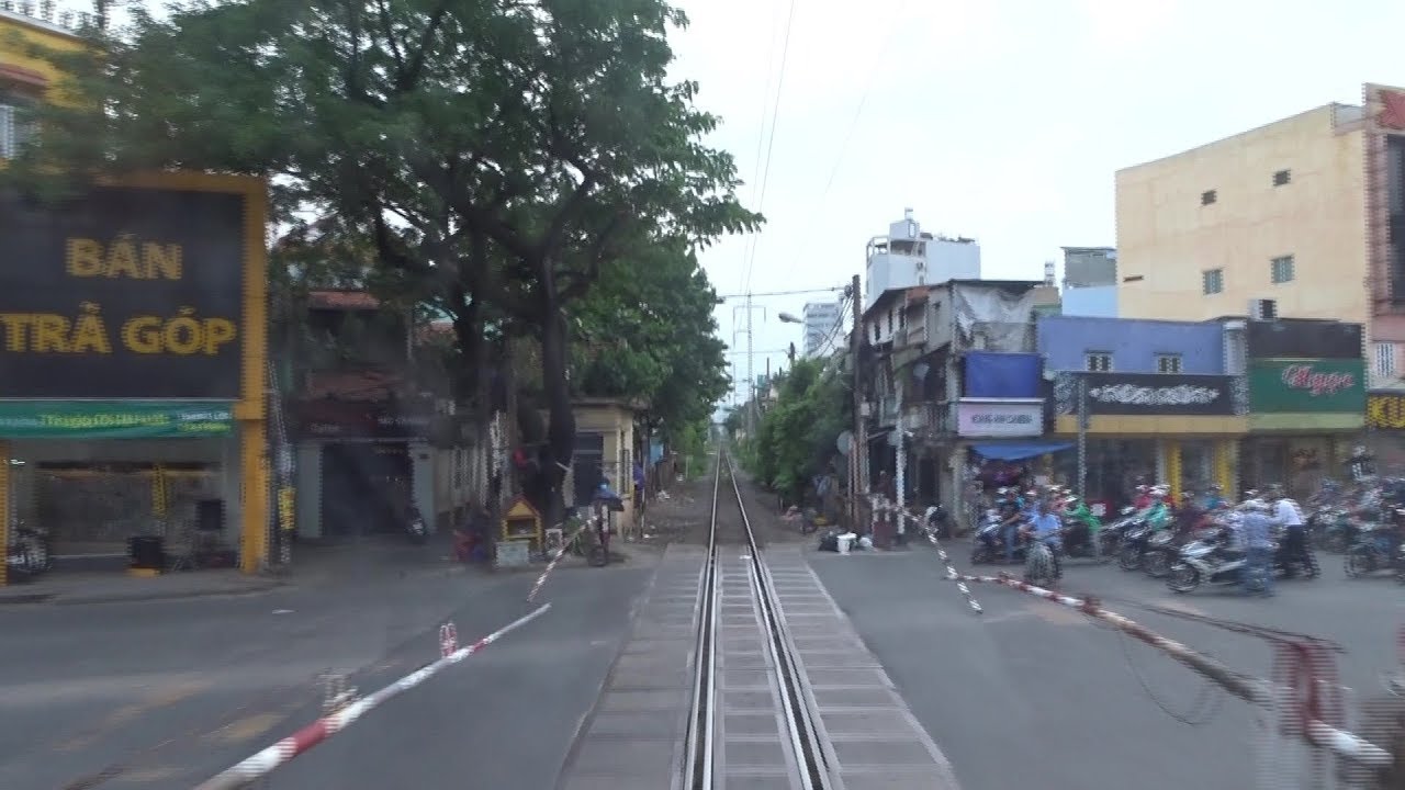 HÀNH TRÌNH TÀU HỎA GA DĨ AN - GA SÀI GÒN ĐANG VỀ ĐẾN ĐÍCH
