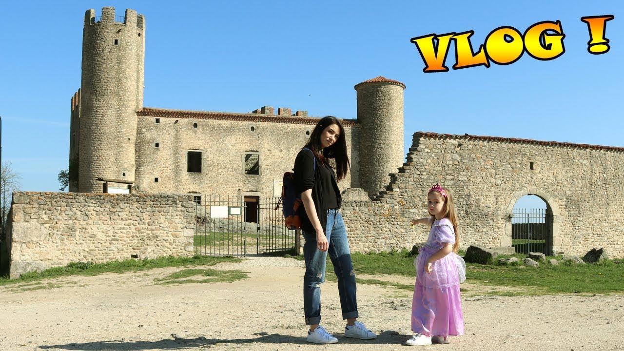 VLOG - Ellie se déguise en princesse Raiponce pour visiter un VRAI chateau fort ! Outdoor
