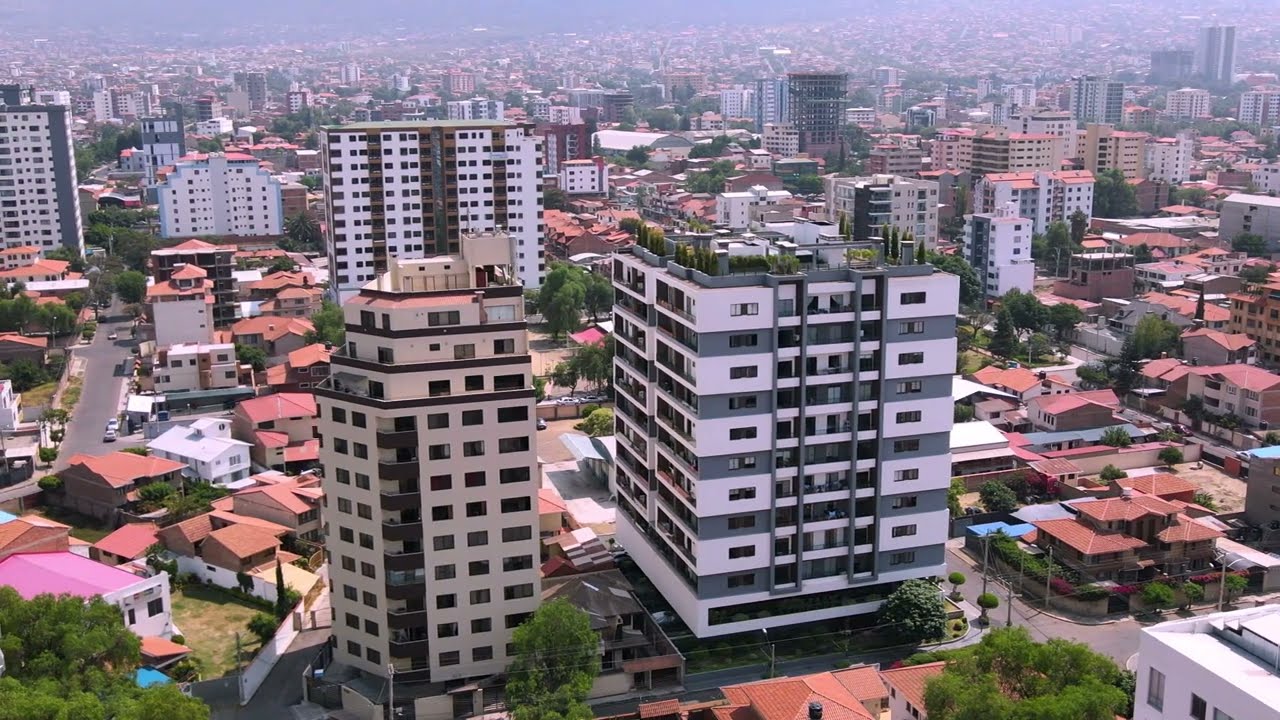 Cochabamba Construcciones dentro de Av Beijing,  Av Juan de la Rosa,  Av Melchor perez  y Av America