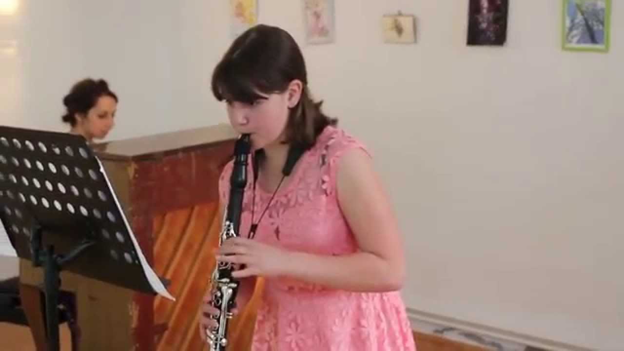 13 year old girl play Flight of the Bumble Bee./ Hummelflug