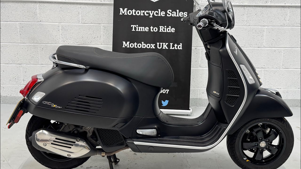Piaggio Vespa GTS 125 Supertech ABS Euro 5, walk around and start up