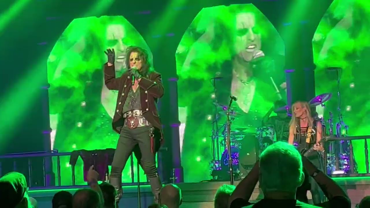 Alice Cooper - Poison. Emens Auditorium. Muncie, IN. 5-15-25 #AliceCooper #Poison #Trash #Muncie