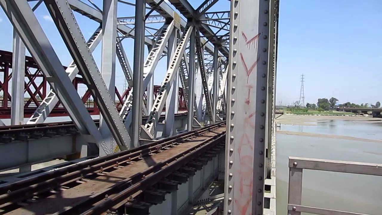 Dangerous View of WDP4B Dibrugarh Rajdhani Crossing River Ganges at 105kmph! Indian Railways!