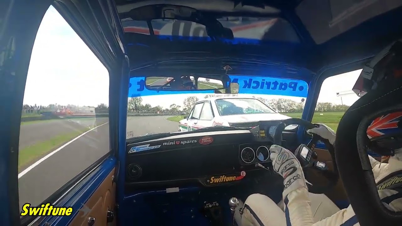 Alex Buncombe heroic battle for podium | Goodwood Members Meeting 2026