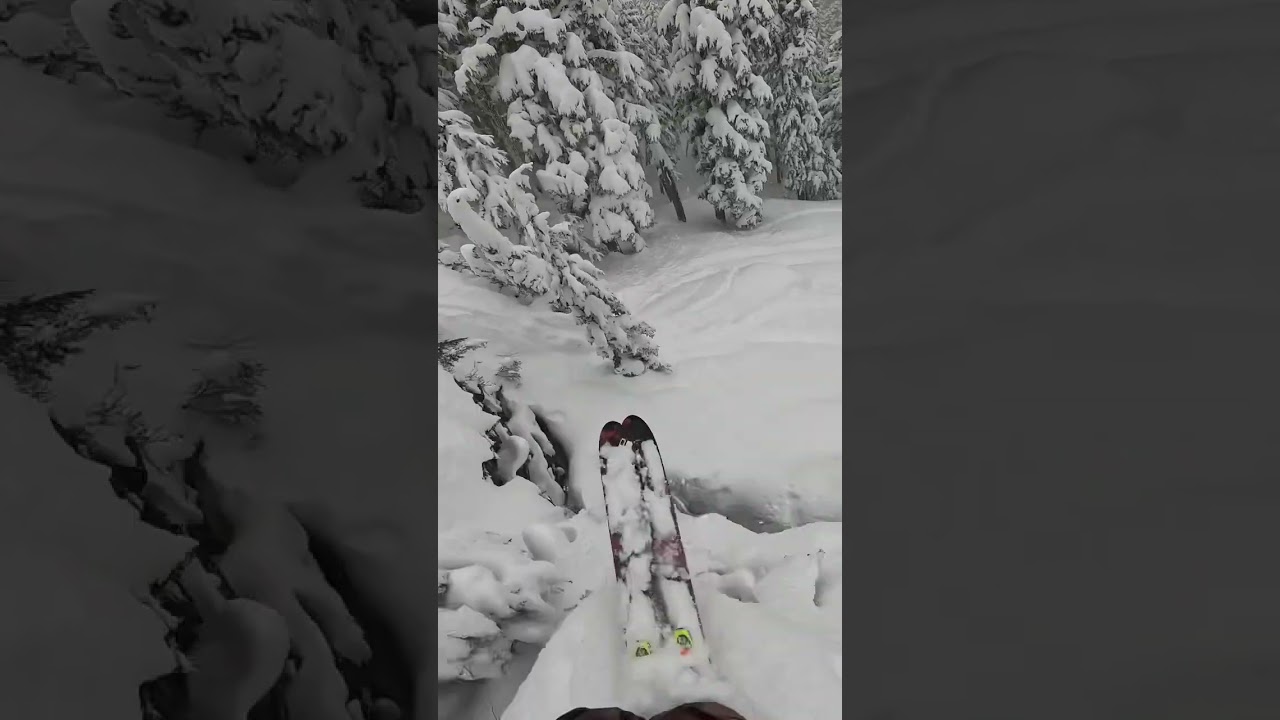 Heavy snow in the landing #oakleyskiing #skiing #armadaskis #snow #powder