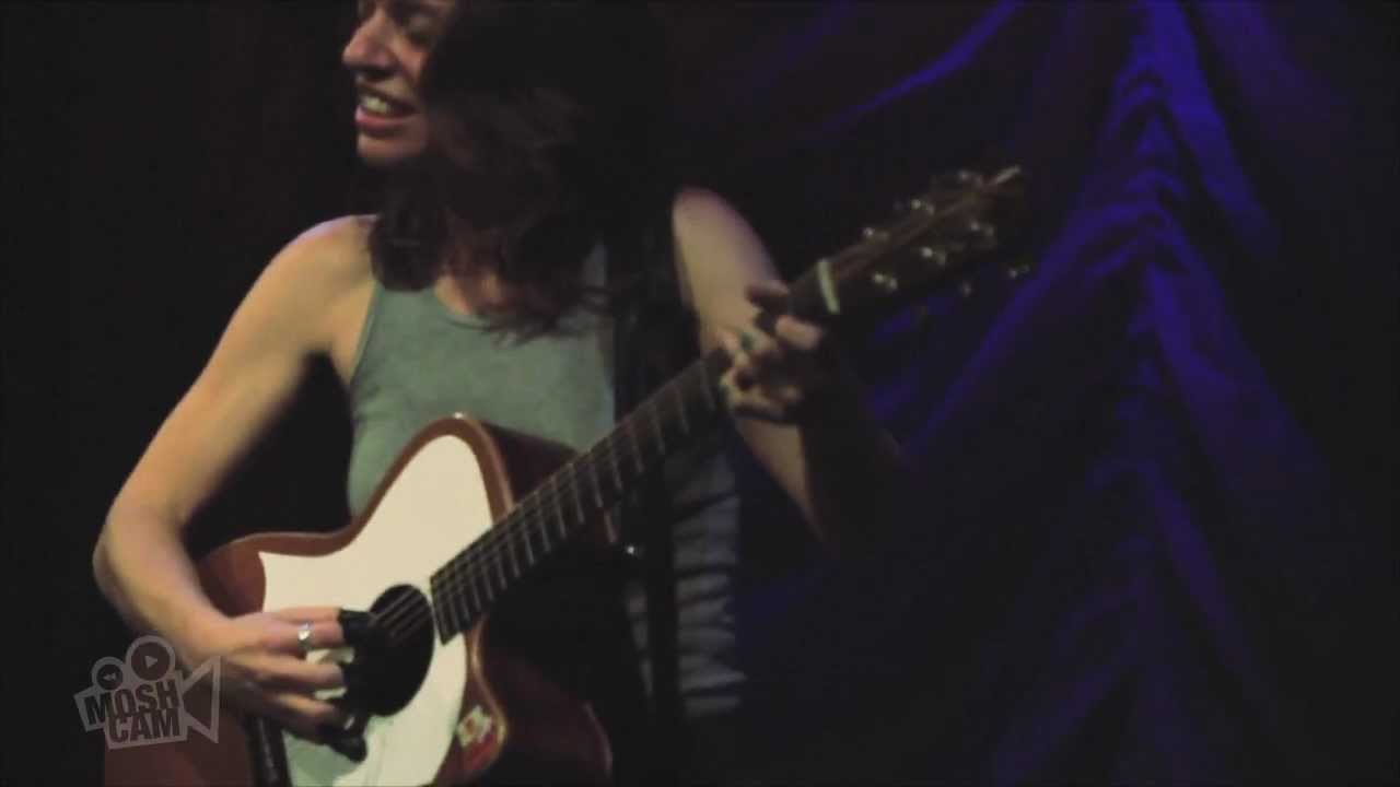 Ani DiFranco - Both Hands (Live in New York) | Moshcam