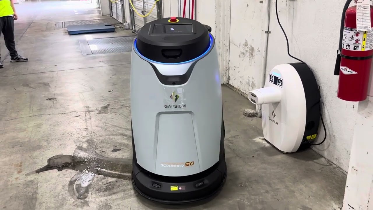 Gausium Cleaning Robot’s Autonomous Charging at DHL warehouse