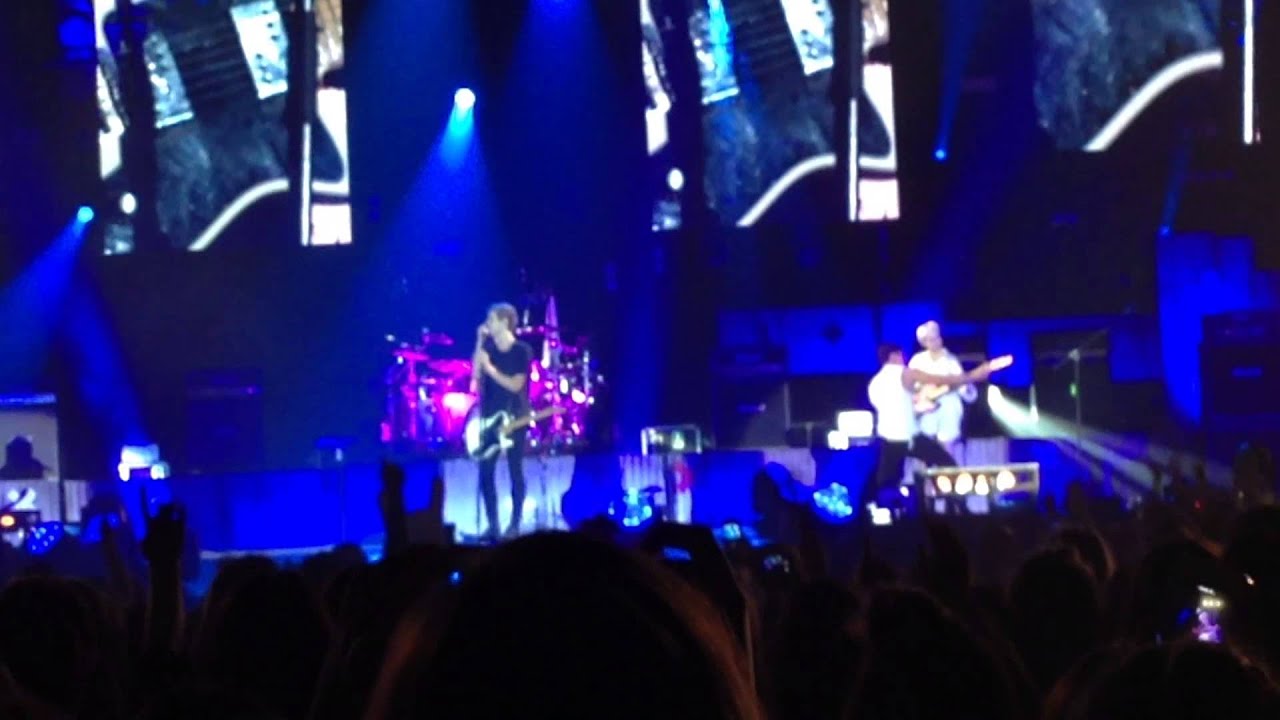 5SOS ROWYSO Tour ( 30.05.15 ) Belfast English Love Affair Live