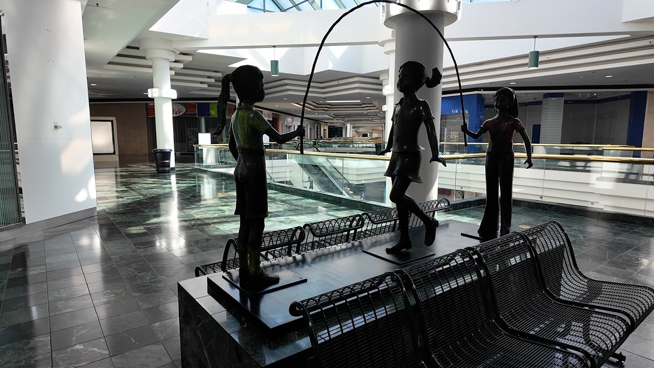 A Very Dead Mall (Oak Court Mall)