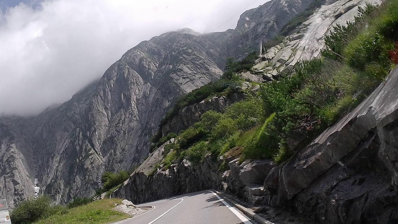 Schweiz. Mit dem Motorrad von Innertkirchen über den Grimselpass nach Gletsch.