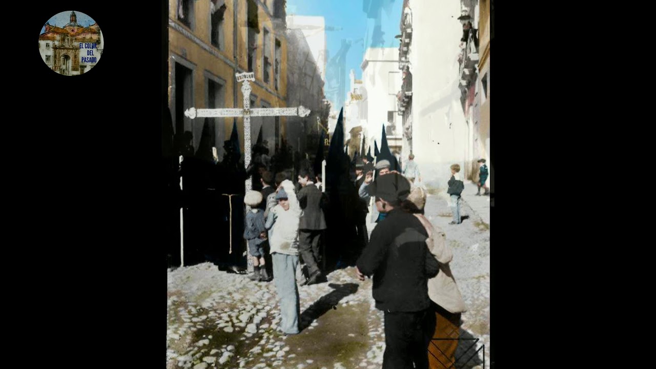 Recopilatorio de fotografías antiguas de la Semana Santa de Sevilla.
