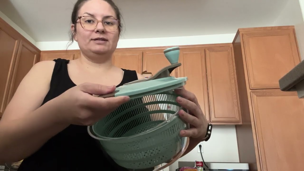 Salad Spinner with Double Drainage Holes