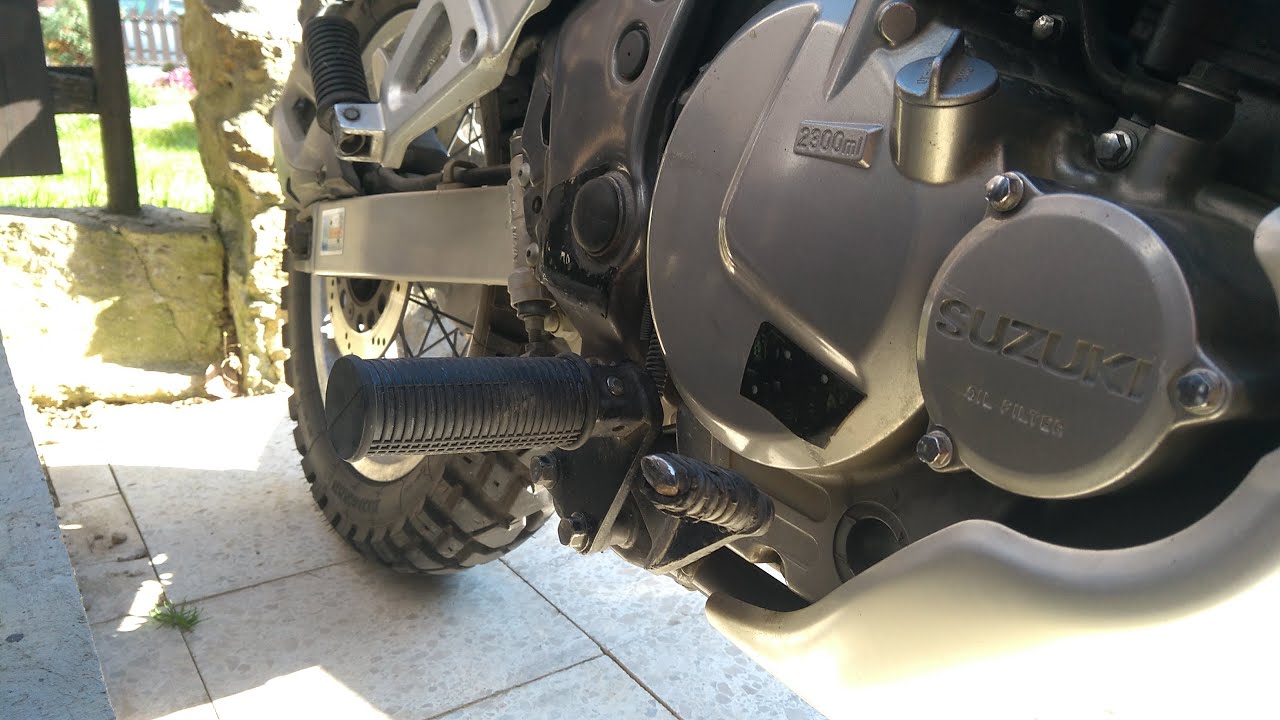 Suzuki Freewind 650 mounting rubber for footrests.(montáž gumy stupačky)