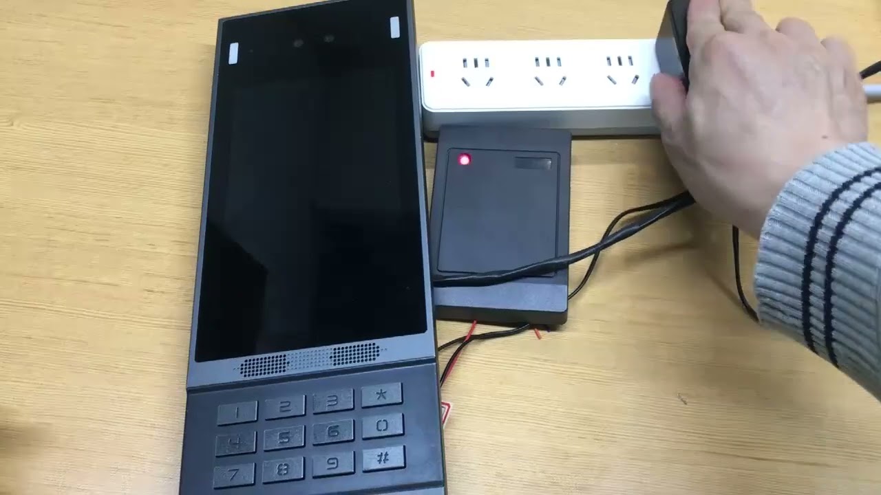 How to connect Wiegand Card Reader to Fanvil Door phone?