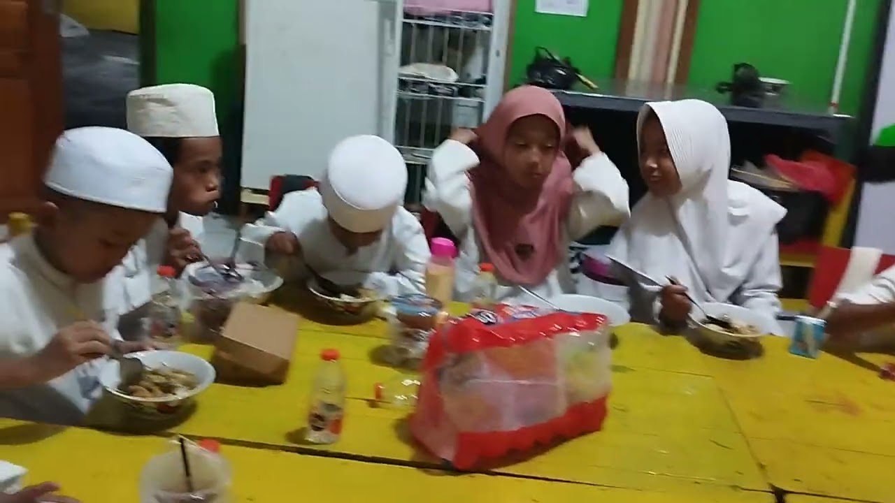 SANTRI TKA-TPA-TQA AL ISLAM JL. MERPATI 4 SPG.BUKA BERSAMA DAN DIAWALI 