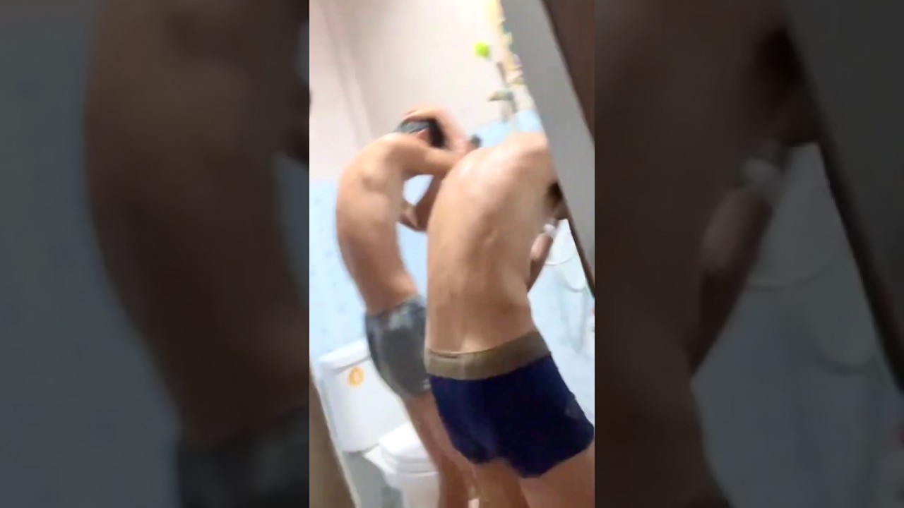 นักบอลอาบน้ำ