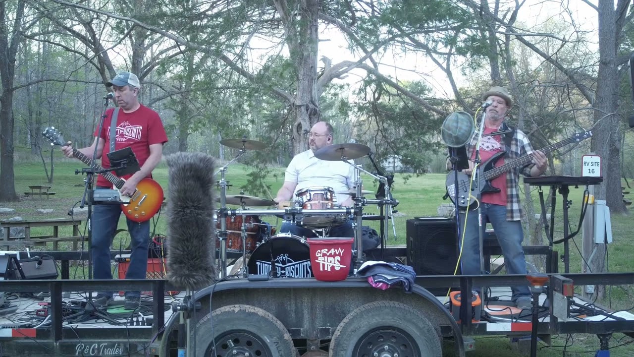 Thrifty Biscuits - I Saw Her Standing There - Green River