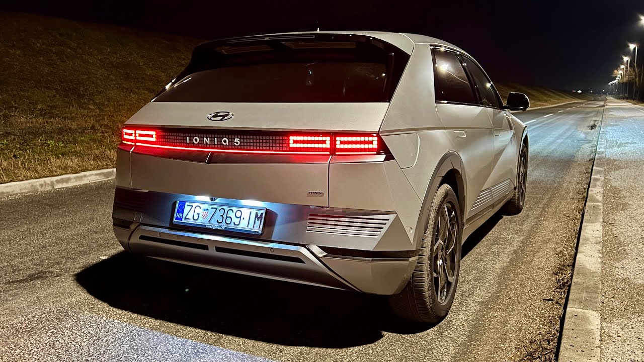 New HYUNDAI IONIQ 5 (2022) at night - CRAZY AMBIENT lights, LED lights & digital cockpit views