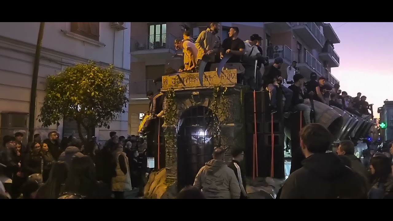 carri di carnevale marcianise .il.carro di puzzaniello continuo video