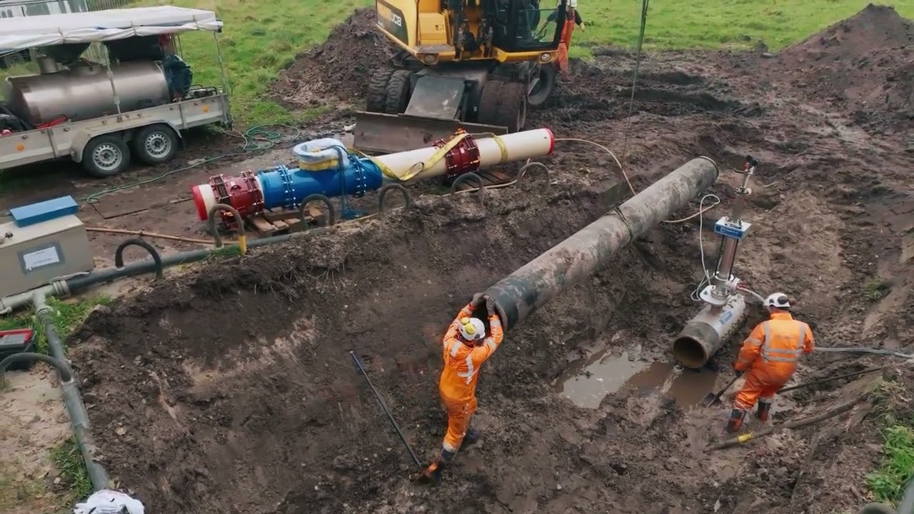 DRONEBEELDEN: Flow stop AC waterleiding DN400 met werkdruk 4 bar.