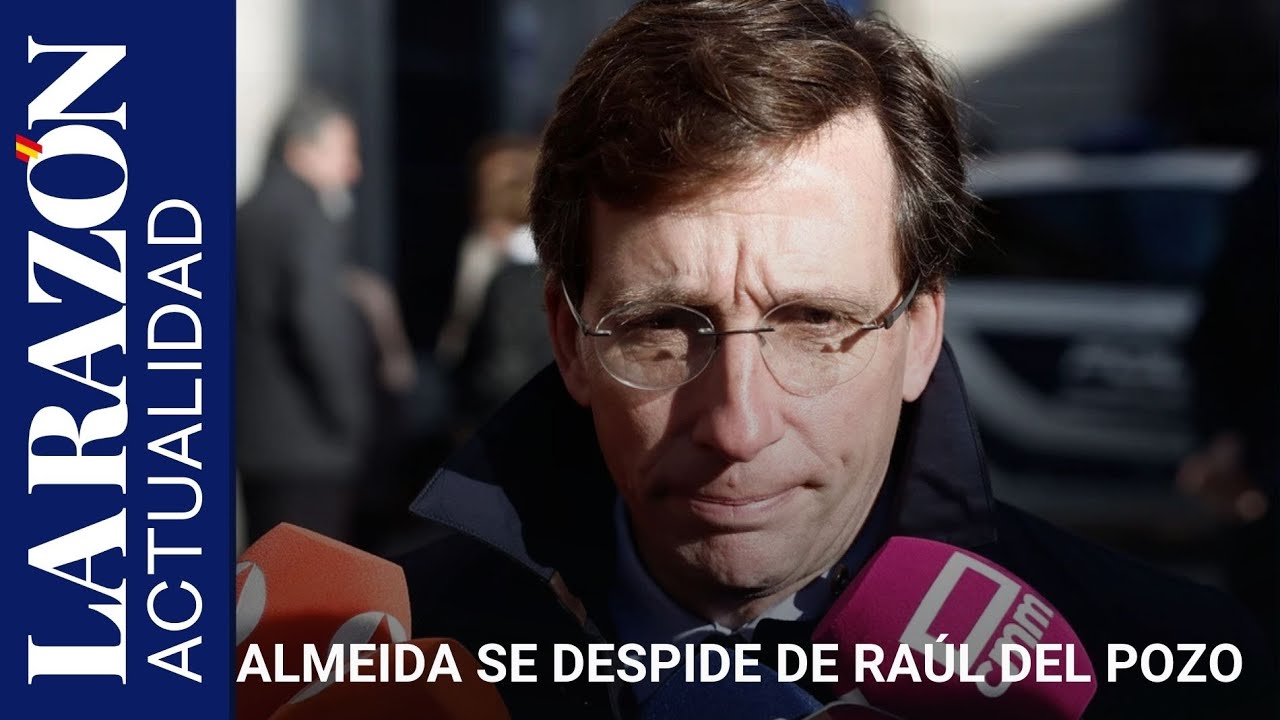 Un emocionado Alemida se despide de Raúl del Pozo en su capilla ardiente en Madrid: 