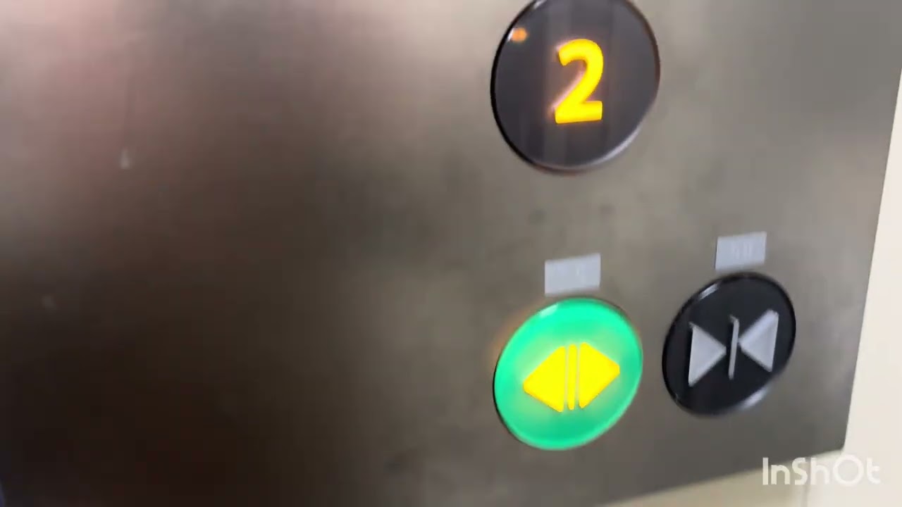 尼崎駅のエレベーター￼