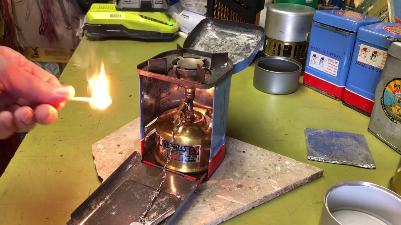 Firing up my Primus 71 and Optimus 80 Stoves