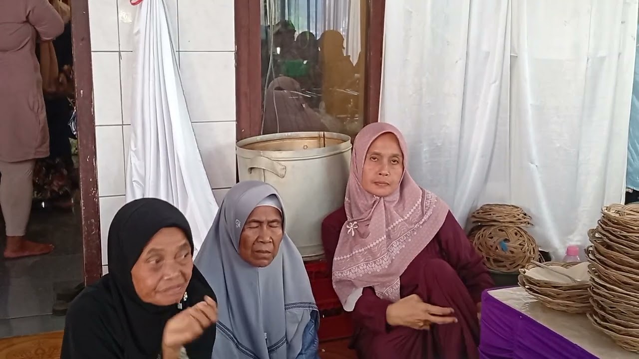 Cin cin Putih Mis, Ica Monica Mahessa Intertaiment Acara Pernikahan Mb Yuni Dan Ms, Iqbal Cipicung 
