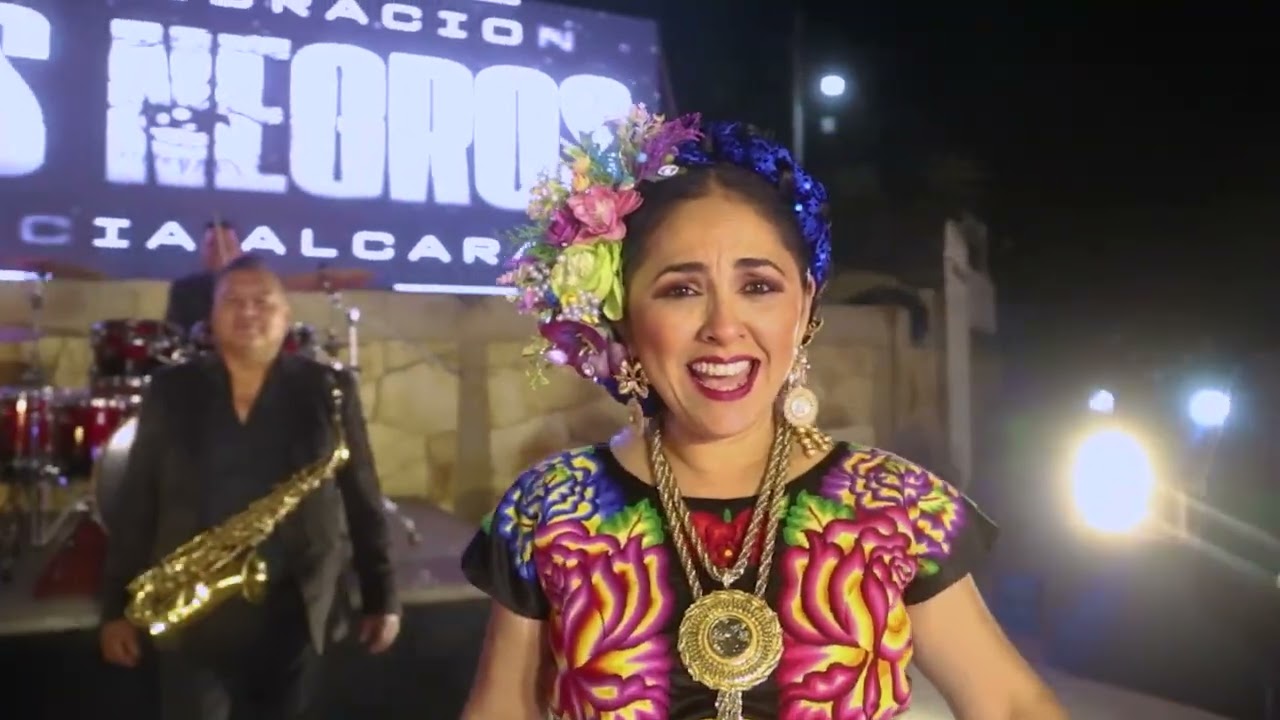 ojos negros - Grupo Vibración ft Patricia Alcaraz ( Videoclip Oficial) 