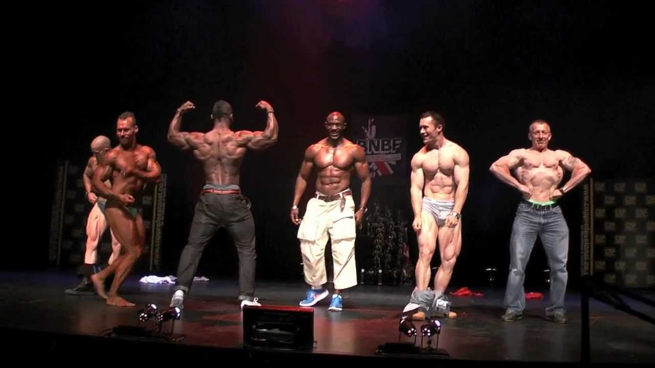 BNBF Pro Bodybuilders do impromptu posedown