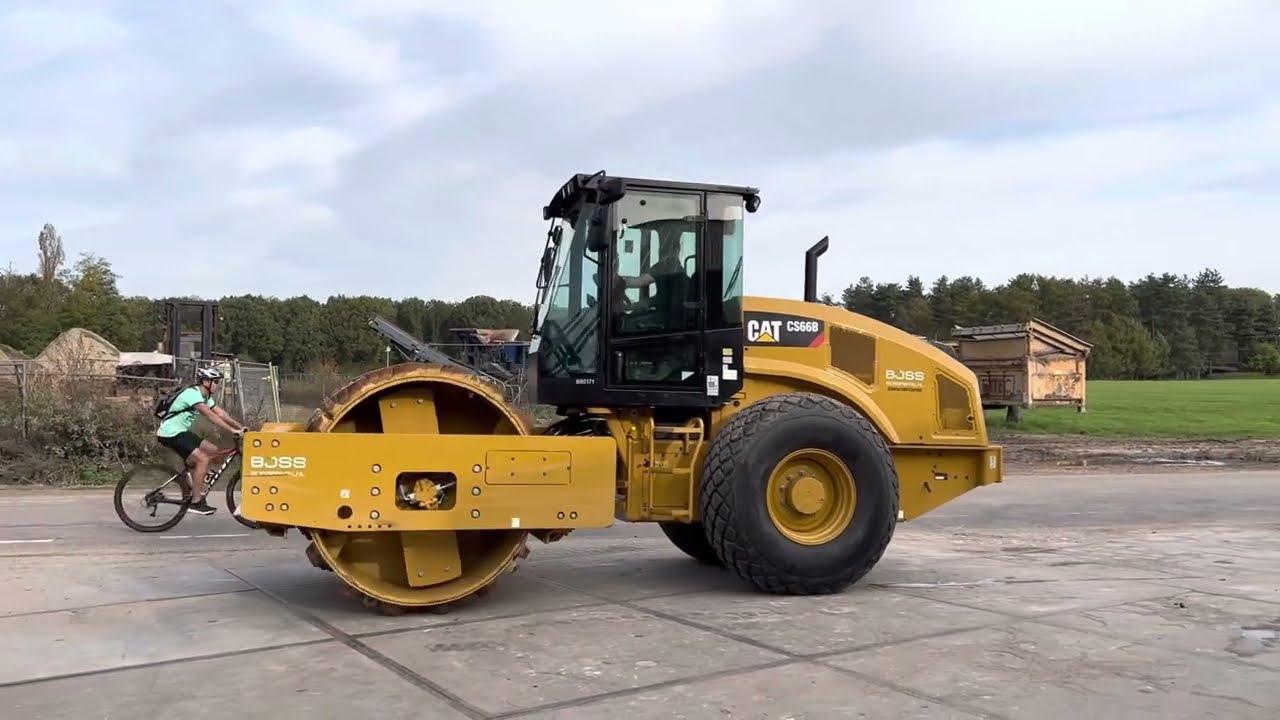 Caterpillar CS66B Pad Foot Compactor - Year: 2021 (Refnr. BR0171)