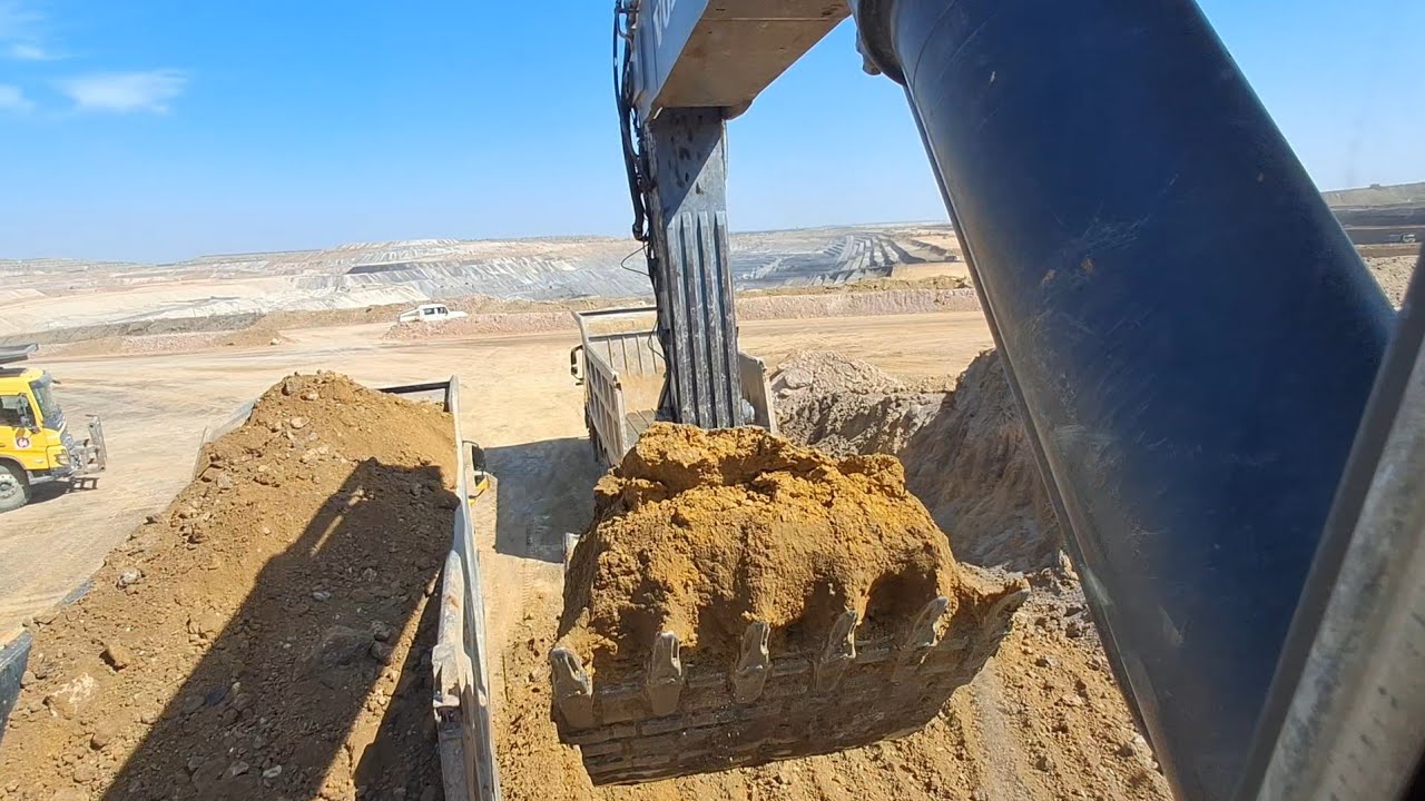 #video volvo backhoe loader in indi aoperator Volvo excavator 480&Volvo loading taracks Mighty mixx 