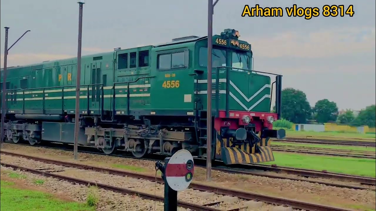 A Rare video of Route driverted trains 2dn Khyber mail x 1up Khyber mail Malakwal Arham vlogs 8314