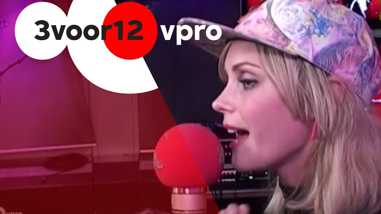 The Asteroids Galaxy Tour - Hurricane (stripped version) Live bij 3voor12 Radio