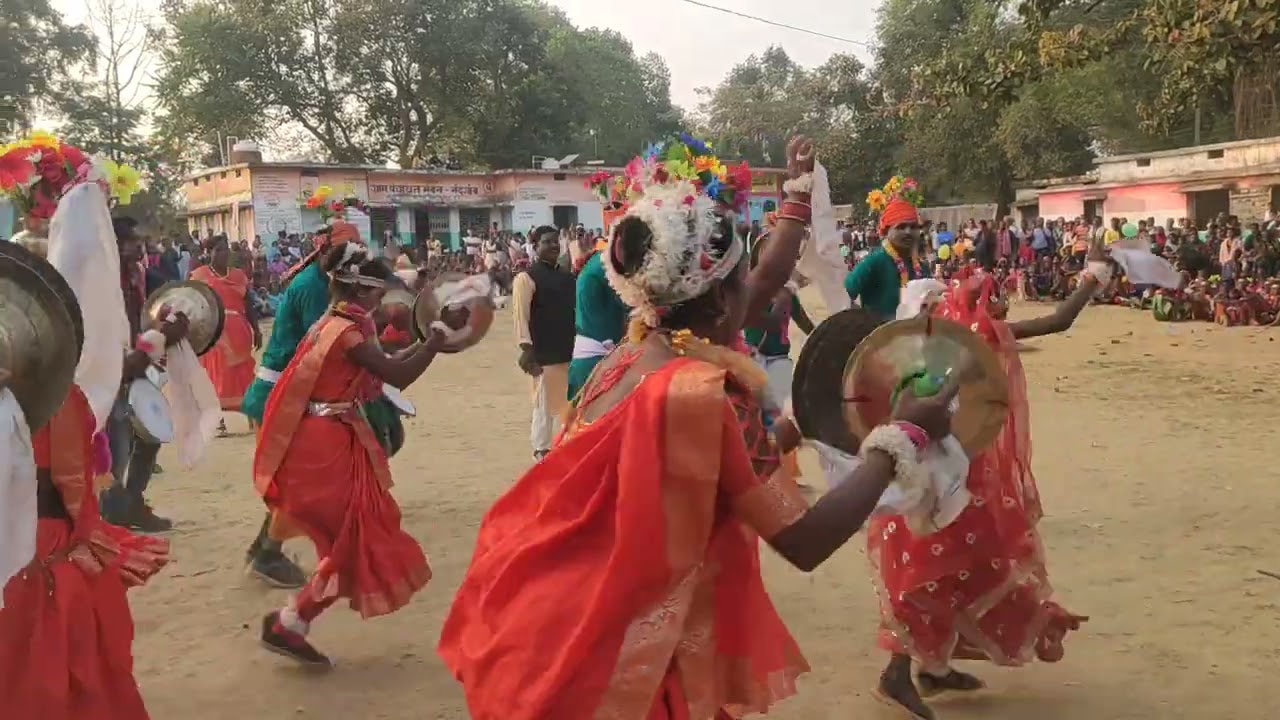 चचिया  गौरा नृत्य ,पुरुस्कार  ,,नंदगांव,,ग्राम में  श्री जे एस राठिया कालेज सर