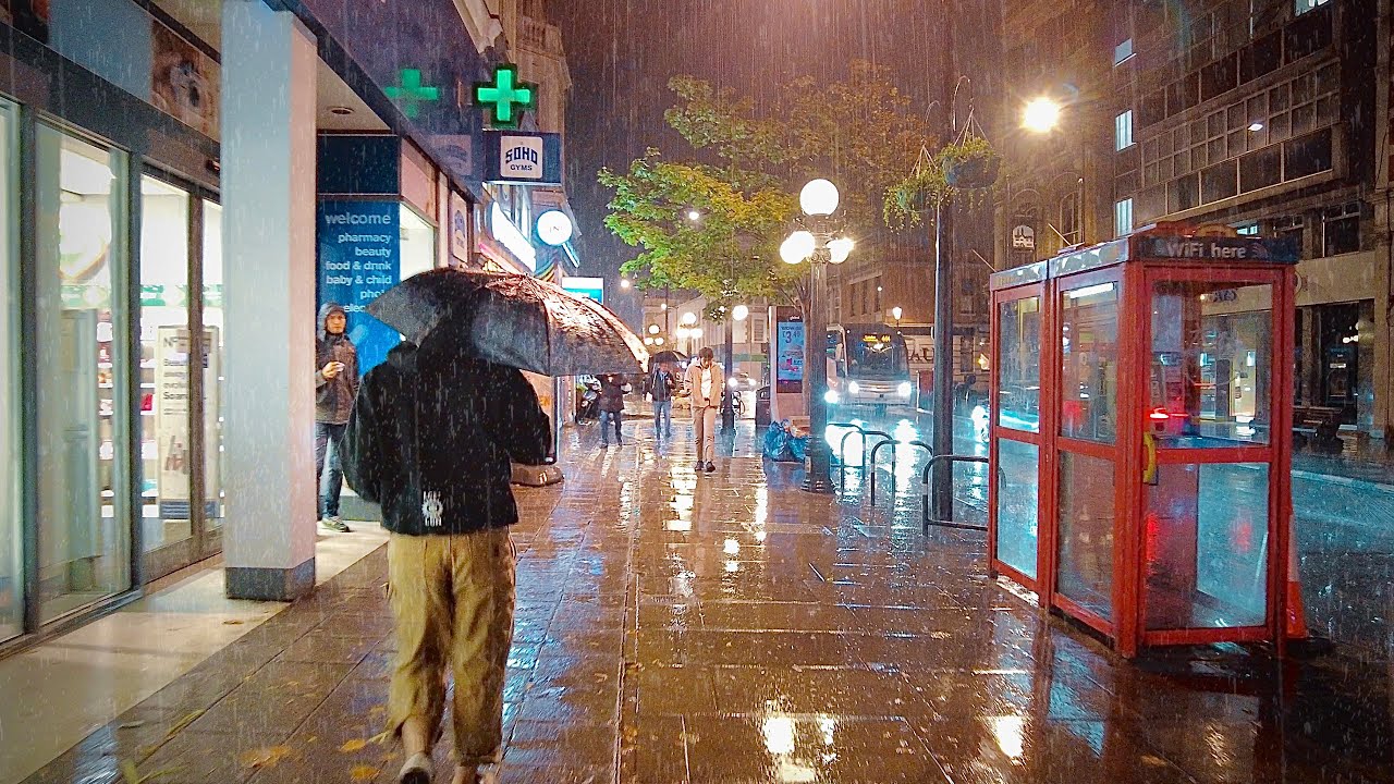 Heavy Rain London Walk 💧Ambient Noise | 4K | England 2021