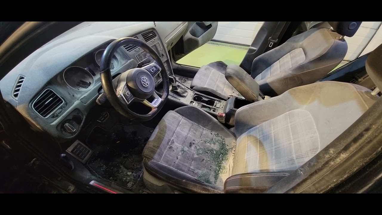 nettoyage remise à neuf intérieur de voiture acte de vandalisme poudre d'extincteur cannes nice