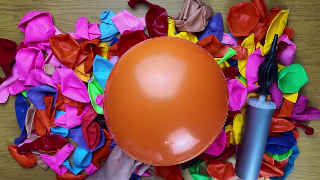 Playing with balloons and Balloon bursting #balloon #satisfying