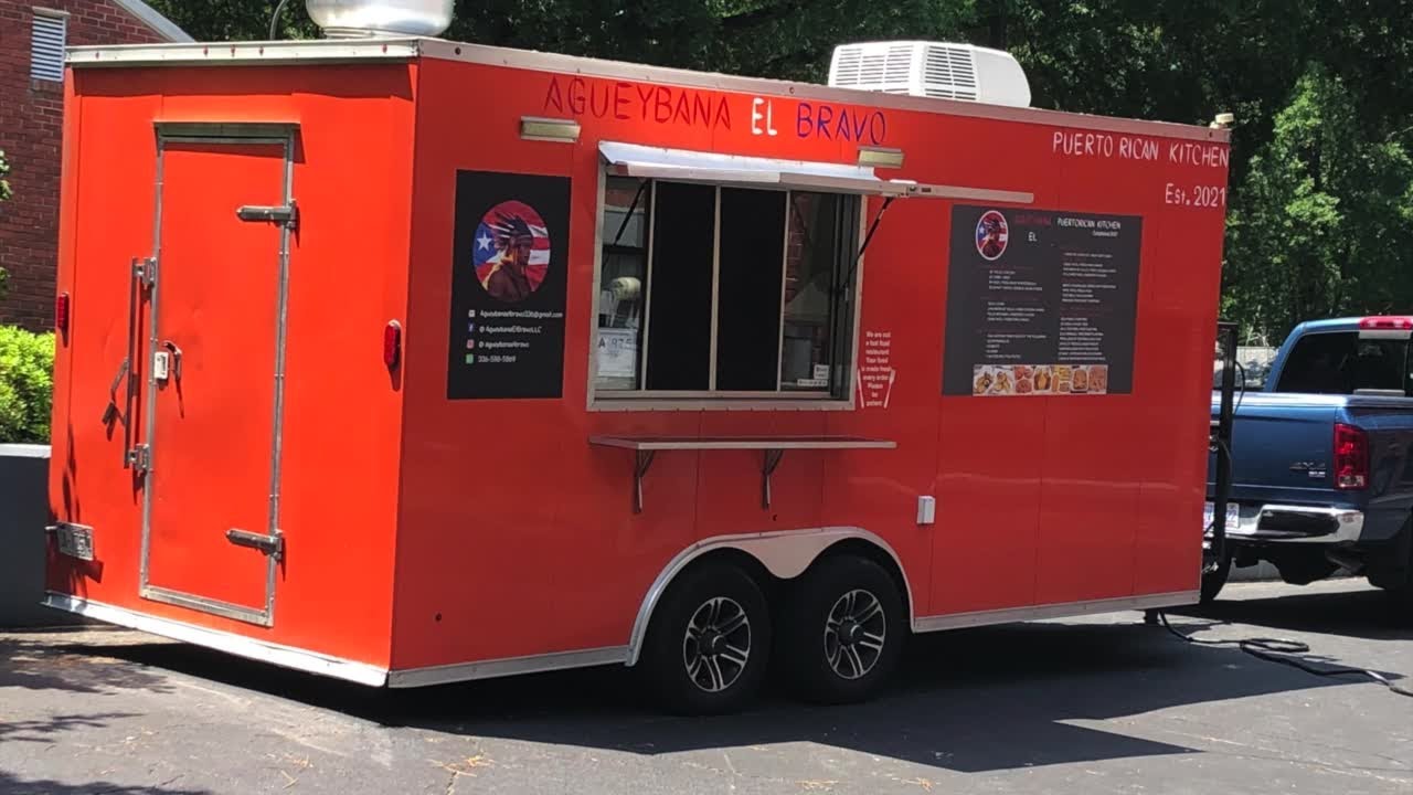 Family works together on Puerto Rican food truck