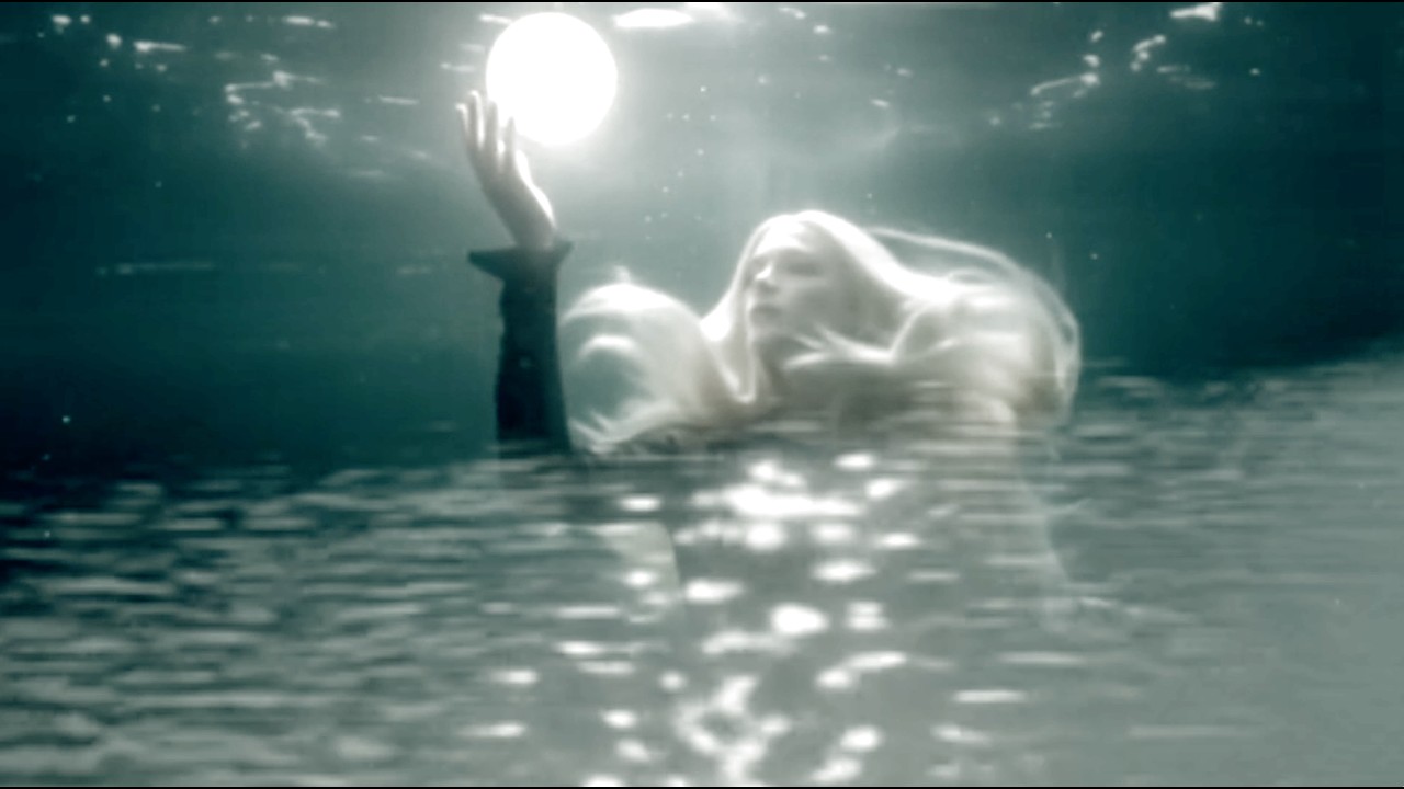 G&Ouml;RL &ndash; Dark Silver Moon Light (Official Video)