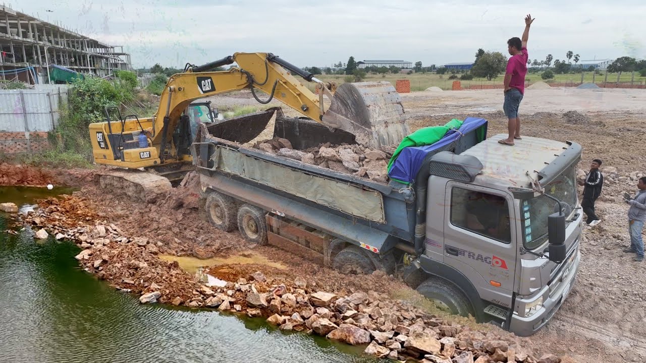 Incredible! Handle With Care Dump truck 25ton Drive Back Uploading Landslide Overturned Rescue Koma&hellip;