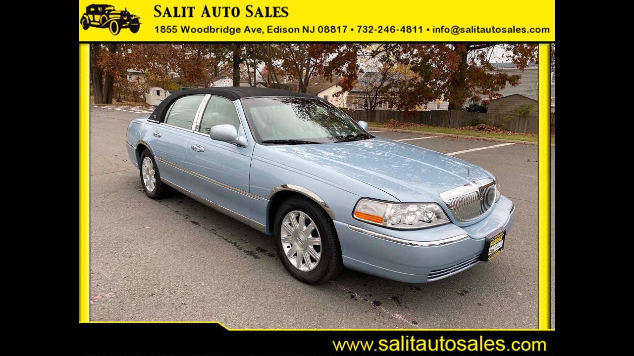 LOW MILEAGE 2011 Lincoln Towncar in Edison, NJ