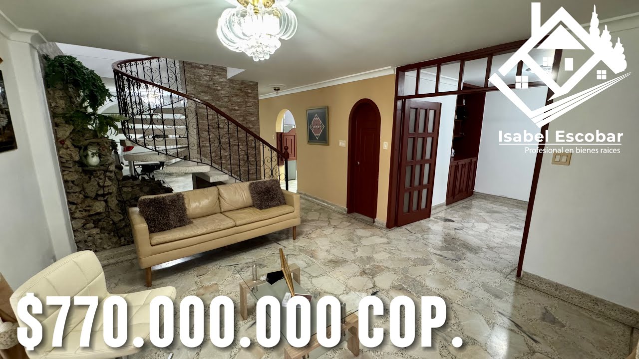 Casa esquinera de tres pisos con terraza en venta - Barrio Las Flores Palmira Valle Colombia