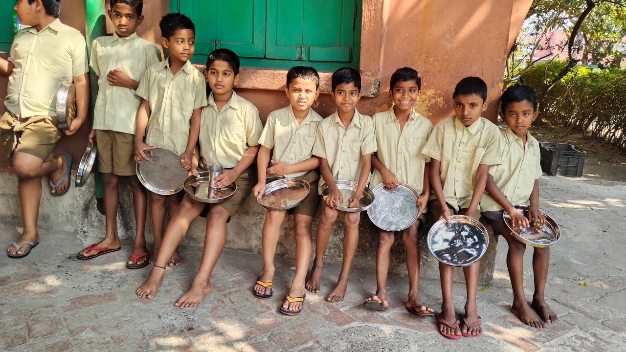 রহড়া রামকৃষ্ণ মিশনের ছাত্ররা দীর্ঘ ছুটির পর আশ্রমে ফিরেছে।//By Swami Jitasangananda