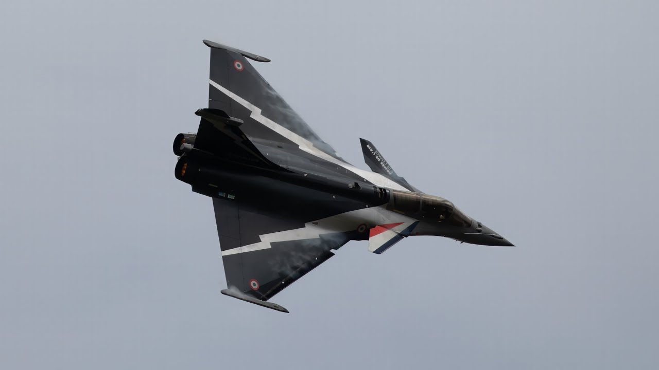 French Air Force Rafale Solo Brilliant Display Royal International Air Tattoo 2023