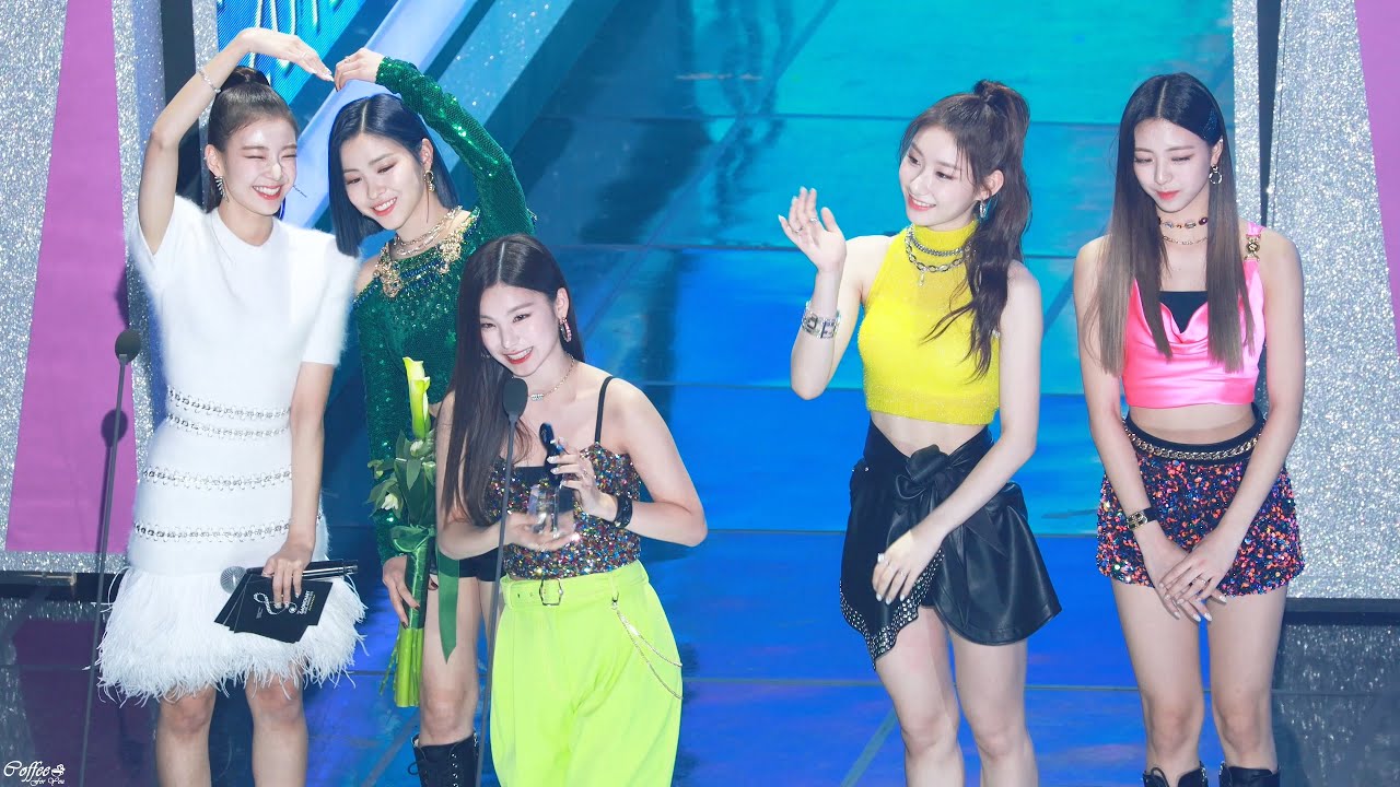 200108 ITZY(있지) 올해의 신인상 수상 소감 4K 직캠(Fancam) @2020 가온차트 뮤직 어워즈