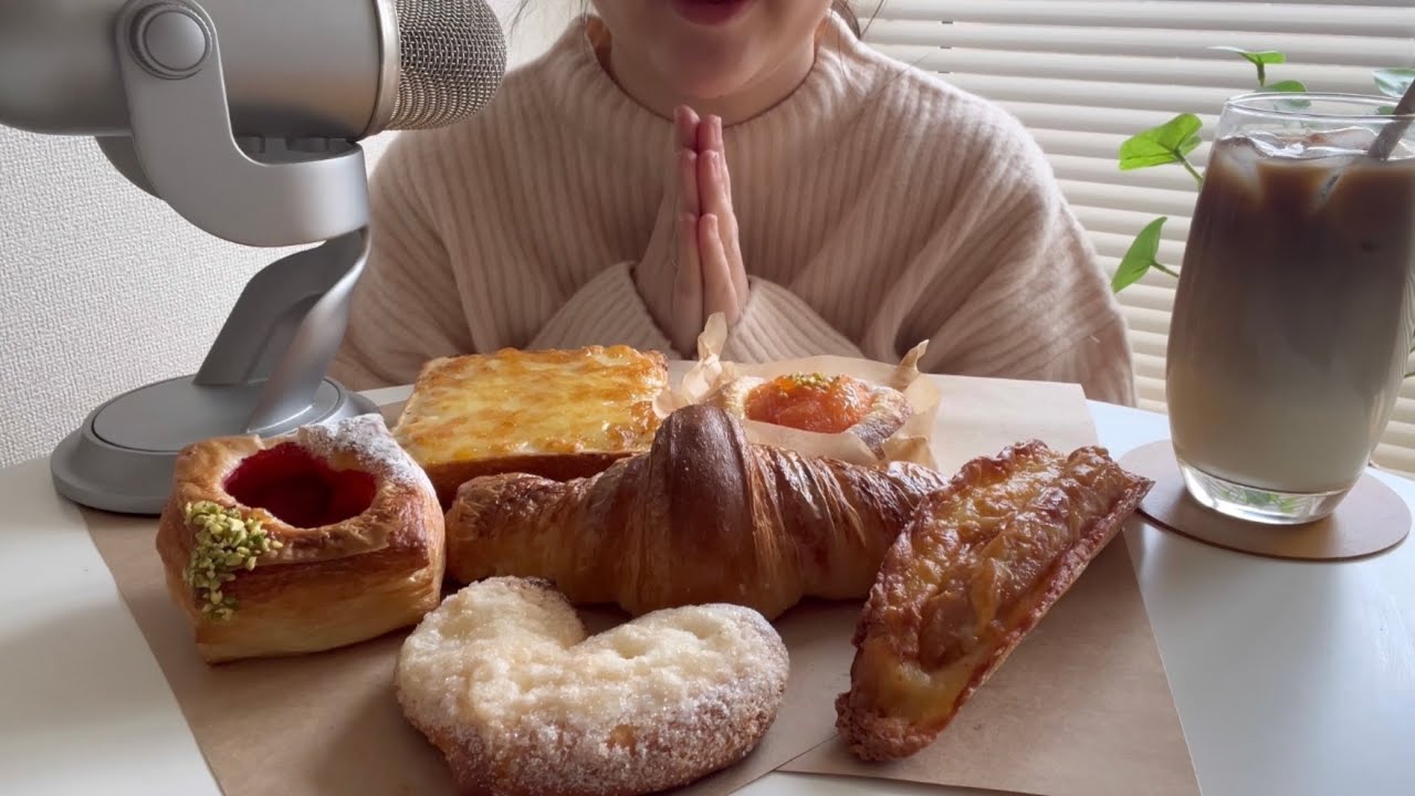 ASMR パン屋さんの焼きたてパン🥐サックサクのクロワッサン Eating Sound