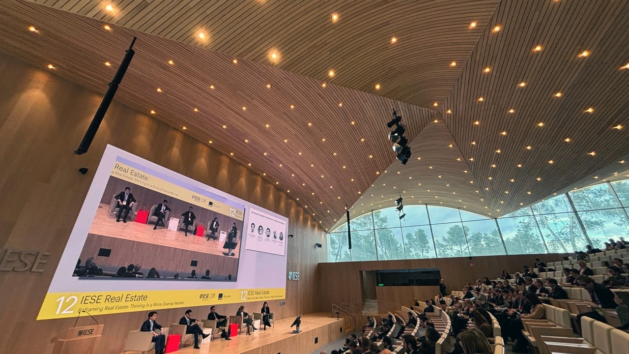 Vivienda, inversión y reflexiones, Savills en 12 IESE REAL ESTATE